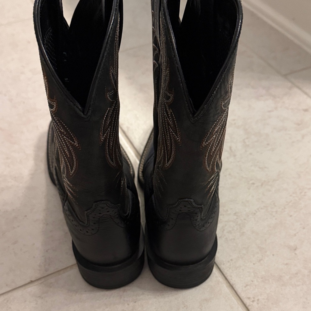 Ariat Black Leather Western Cowboy Boots with Contrast Stitching